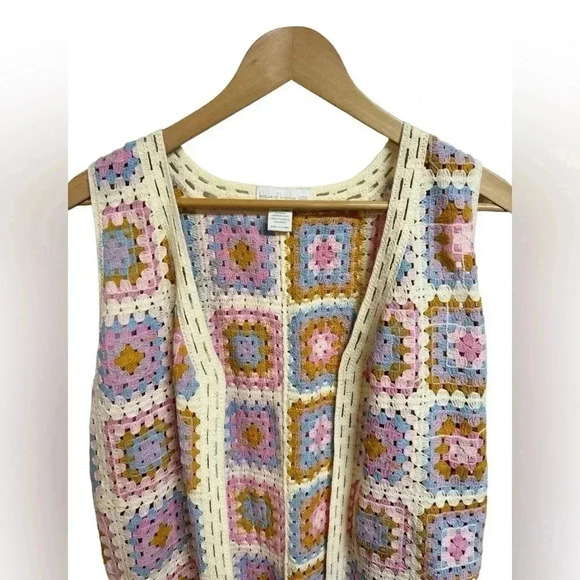 House of Harlow 1960 OS Knitted Crocheted Pastel Coastal Granny Square Vest - Picture 2 of 6